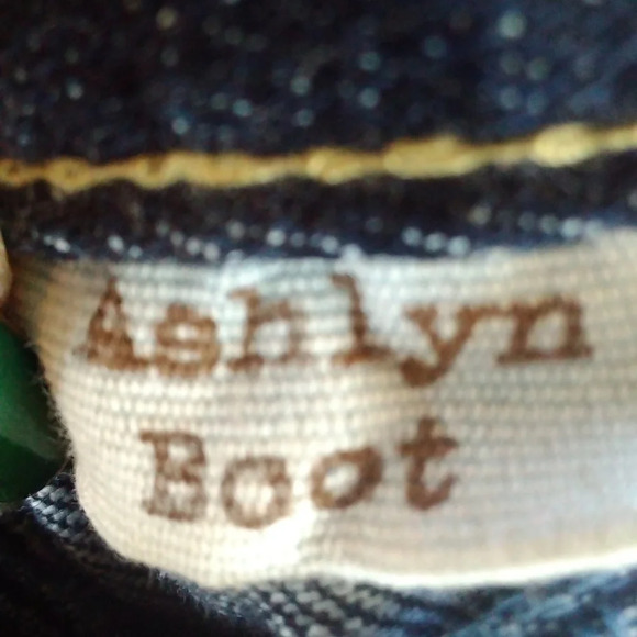 Maurices Ashlyn Bootcut Jeans Size 11/12 NWOT CONDITION NEVER WORN - Picture 5 of 7